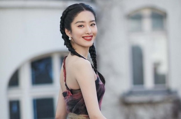 Ba cua Duong Thai Ngoc bi nghi nhiem virus viem phoi la hinh anh