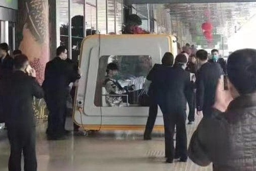 Chau Kiet Luan ngoi cabin cach ly khi ra pho vi so virus corona? hinh anh