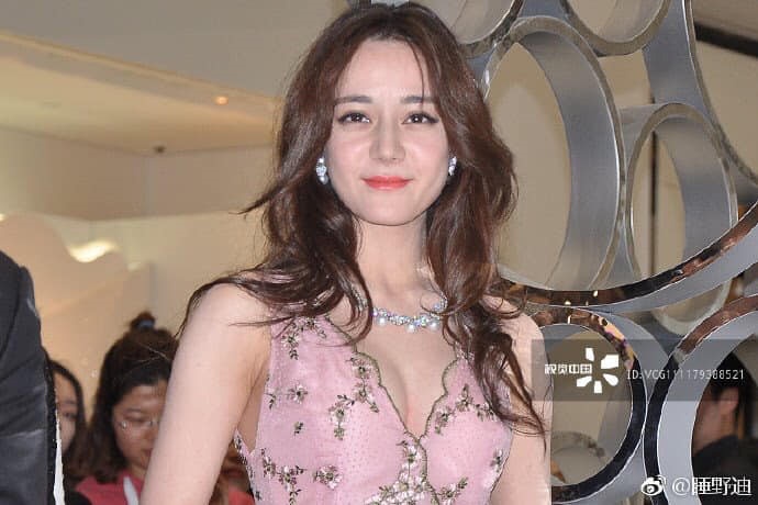 Dich Le Nhiet Ba dang som het thoi o tuoi 28? hinh anh