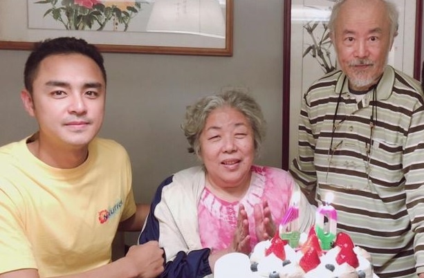 Minh Dao don sinh nhat ben cha me sau bien co anh trai tu sat hinh anh