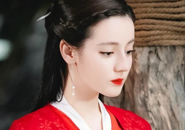 Ve my le cua Dich Le Nhiet Ba trong tao hinh co trang hinh anh