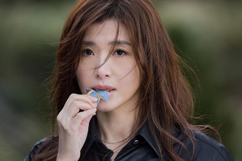 Ca si Dai Loan va e-kip bi cach ly vi tiep xuc voi nguoi mac Covid-19 hinh anh