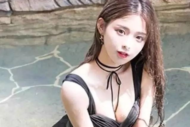 Duong Sieu Viet bi tay chay vi tru thuoc la trong nha hinh anh