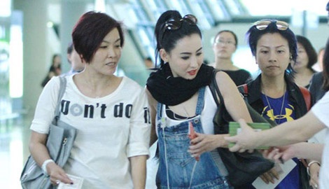 Truong Ba Chi bi duoi khoi may bay vi cai va voi tiep vien hinh anh