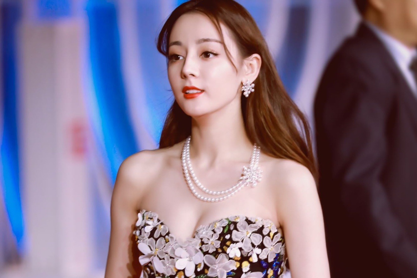 Nghe si Trung Quoc gop hang chuc trieu USD, di dau chong dich hinh anh