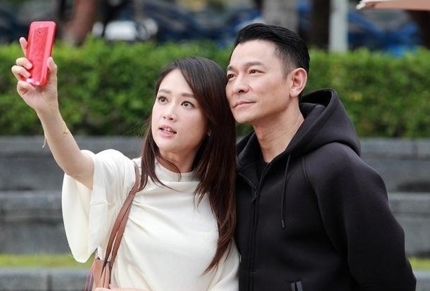 Vi sao vai dien mot phut cua Luu Duc Hoa dat gia? hinh anh