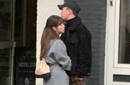 Ban gai tien Seungri nhap ngu hinh anh