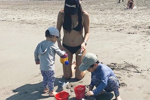 Nu ca si Han Quoc bi chi trich khi dang anh du lich bien hinh anh