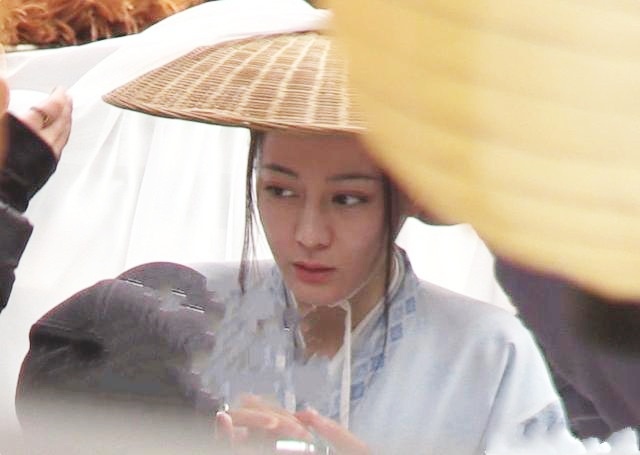 Anh hau truong khong chinh sua cua Dich Le Nhiet Ba hinh anh