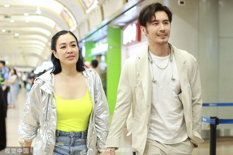 Sao nu goc Viet kho co con voi chong kem 12 tuoi hinh anh