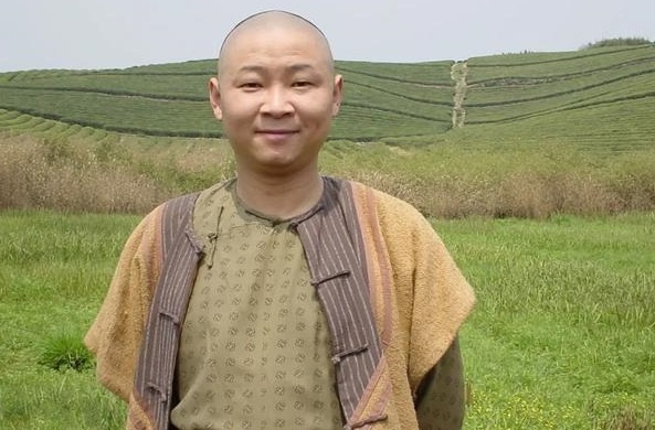 Nam dien vien Trung Quoc roi bo showbiz, ve que nuoi ga hinh anh