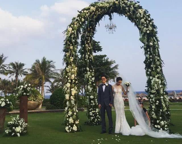 Dong Hoa Hoa,  Tuong Pham,  Truong Dai Dich anh 1