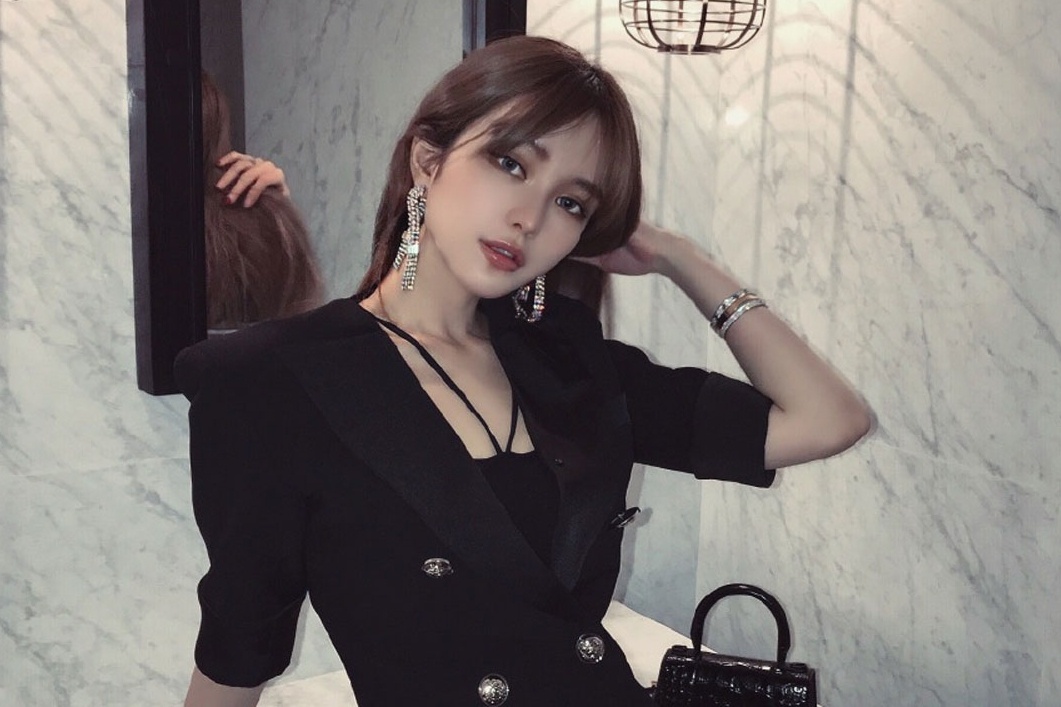 Tinh cu kiem bon tien sau khi to La Chi Tuong qua lai voi nhieu phu nu hinh anh