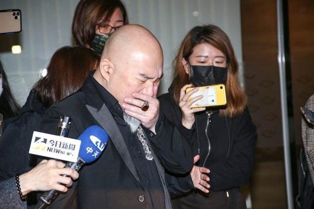 Chong 'nu hoang khieu vu Dai Loan' van dau don sau cai chet cua vo hinh anh