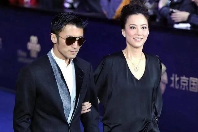 Vi sao chan dai dung sau Ta Dinh Phong duoc goi la 'chi dai showbiz'? hinh anh