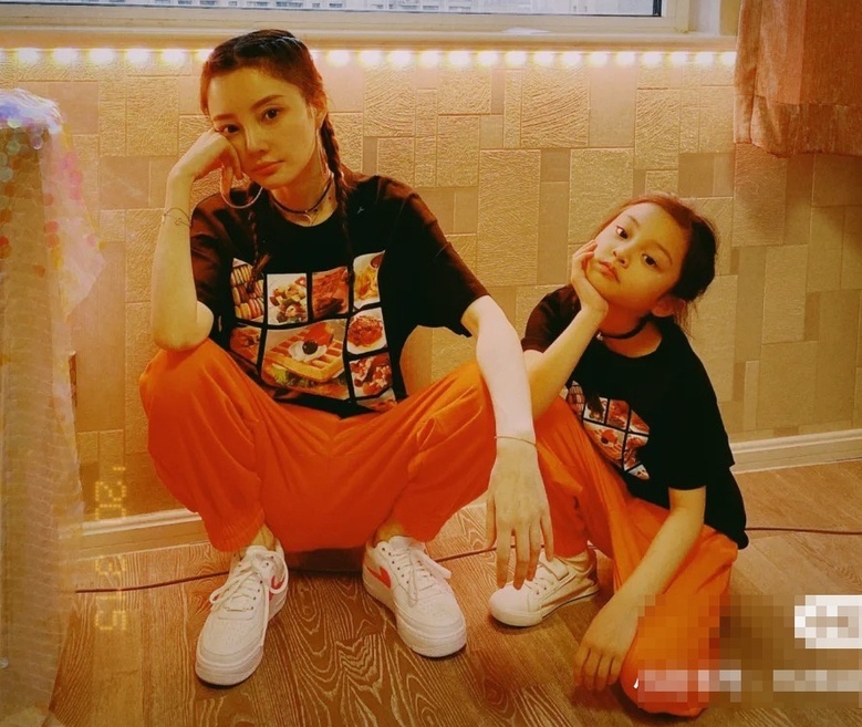 Gia Nai Luong,  Ly Tieu Lo anh 2