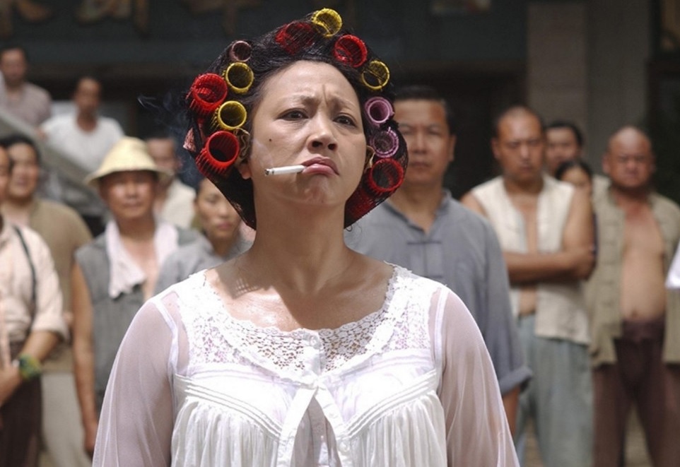 Da nu dam mang Hong Kim Bao, khien Chau Tinh Tri ha minh gio ra sao? hinh anh