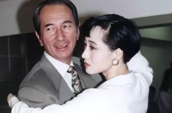 Moi tinh day giai thoai cua trum song bac Macau voi Hoa hau chau A hinh anh