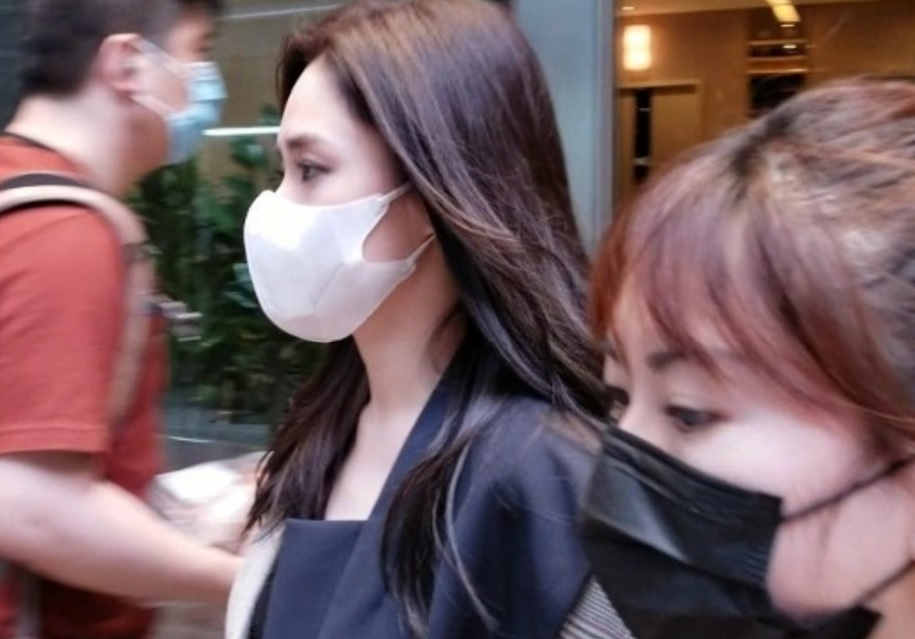 Chung Han Dong kho chiu khi bi hoi ve chong cu hinh anh