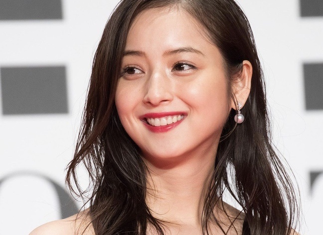 Chong cua my nhan Nhat Ban lo chuyen ngoai tinh hinh anh