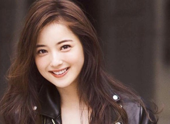 De nhat my nhan Nhat Ban xin loi vi be boi ngoai tinh cua chong hinh anh