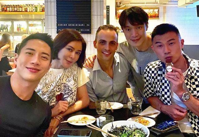 Quan Chi Lam hen ho anh 2