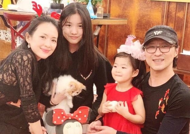 Chuong Tu Di hoa thuan voi con rieng cua chong hinh anh