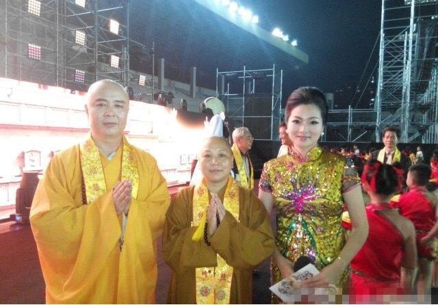 Tu Thieu Hoa di hat anh 2