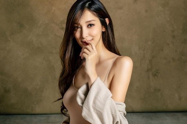 Tran Khai Lam chay show du mang bau 6 thang hinh anh