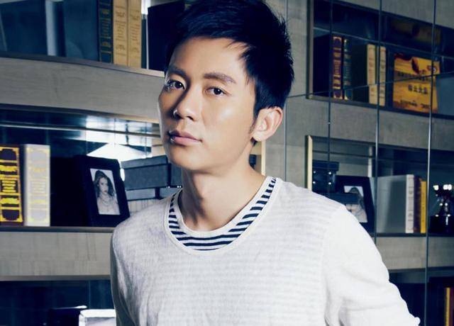 Ly Than be boi anh 4