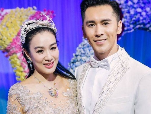 Chung Le De lo lang mong co con o tuoi 50 hinh anh