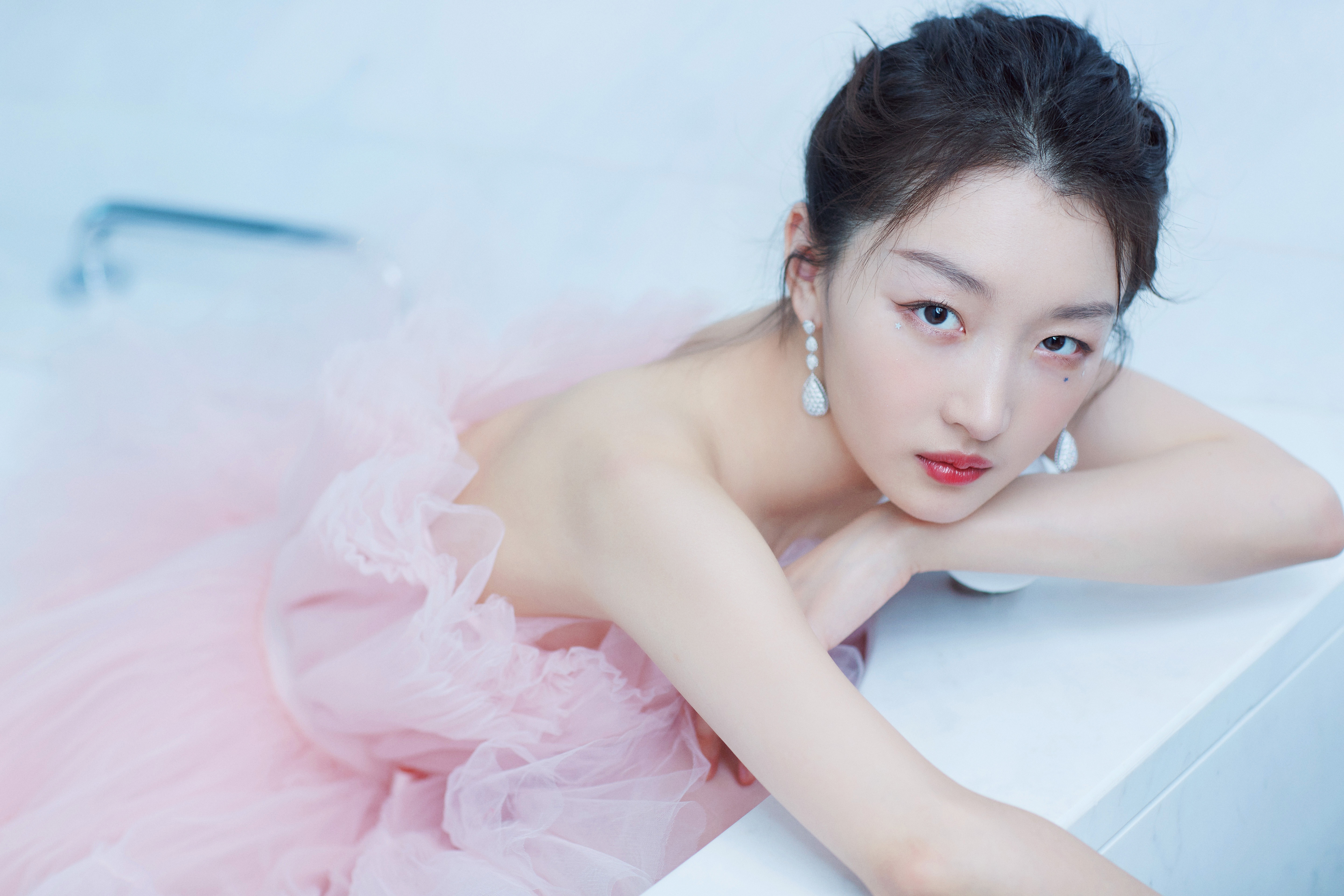 Sao hang A Trung Quoc nhan duoc bao nhieu tien cat-xe? hinh anh