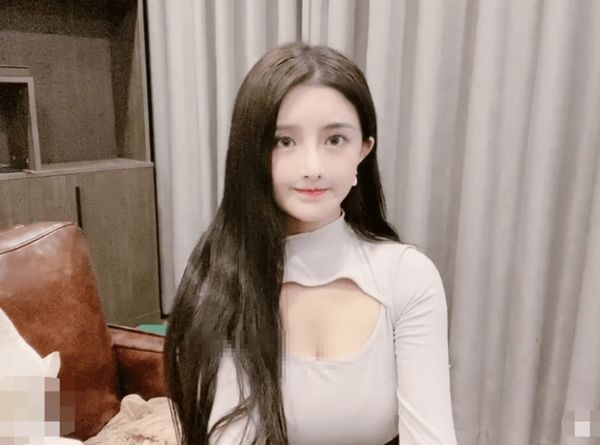 Mat toi viec livestream ban hang o showbiz Trung Quoc hinh anh