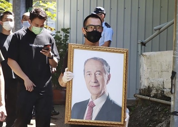 Di the ‘vua song bac’ Ha Hong San duoc dua den nghia trang hinh anh