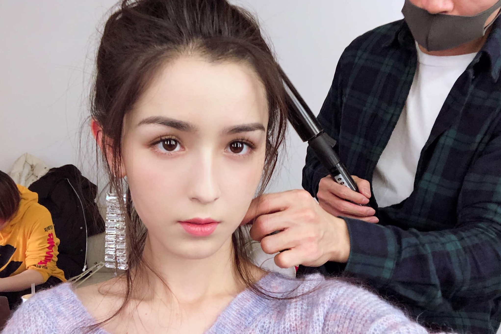 My nhan Tan Cuong noi tieng sau mot dem gio ra sao? hinh anh