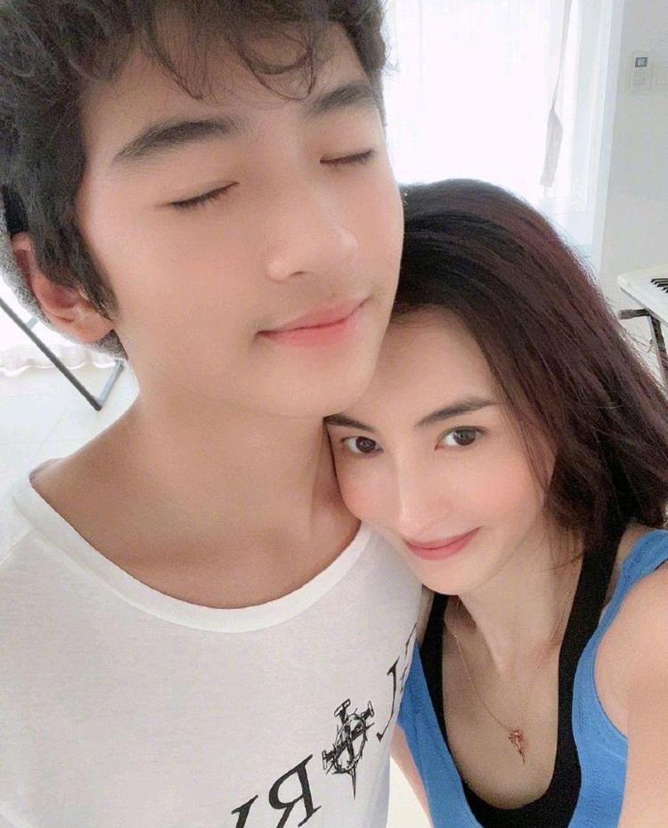 Ta Dinh Phong lanh nhat voi con trai anh 1