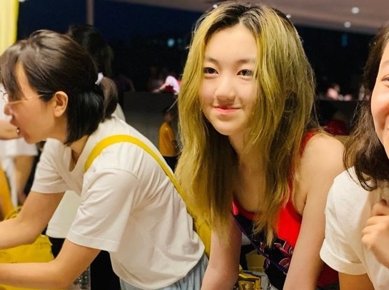 Tuoi 14 cua con gai Vuong Phi va Ly A Bang hinh anh