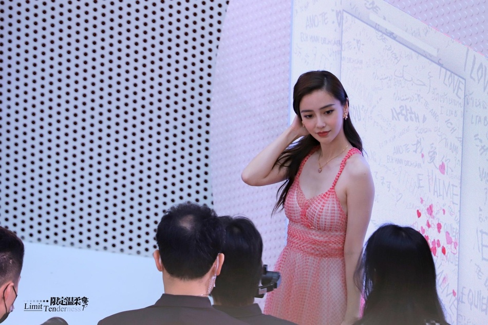 Angelababy,  Canh Diem du su kien anh 1
