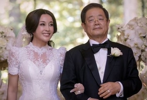 Luu Hieu Khanh ran nut hon nhan voi nguoi chong thu tu? hinh anh