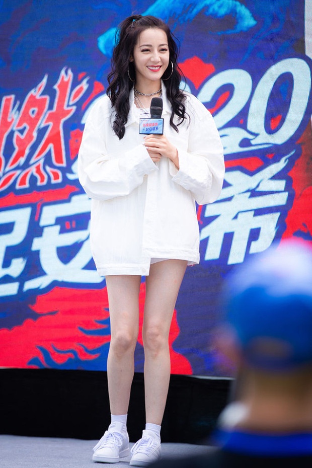 Nhan sac Dich Le Nhiet Ba anh 1