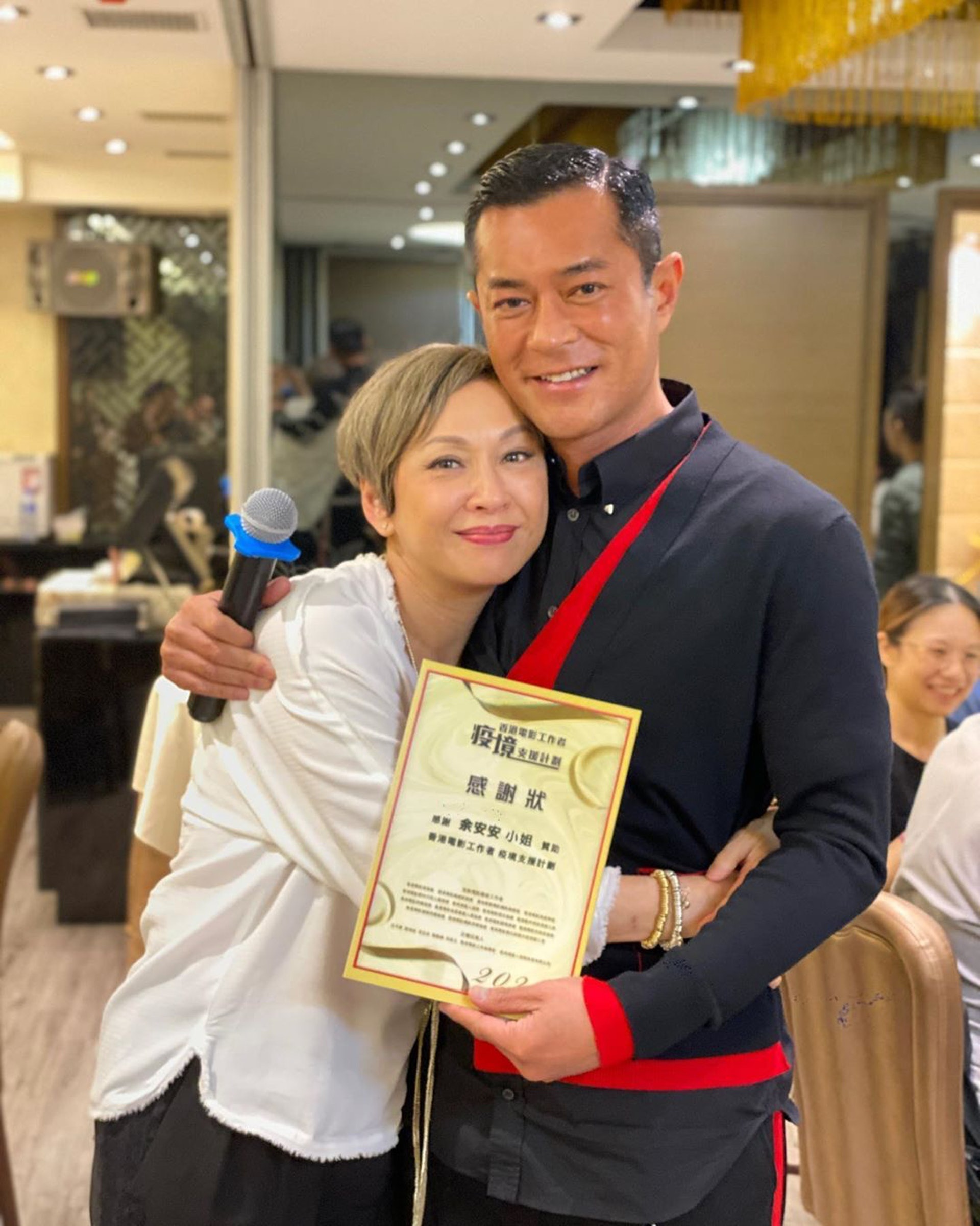 Co Thien Lac giai cuu showbiz Hong Kong anh 5