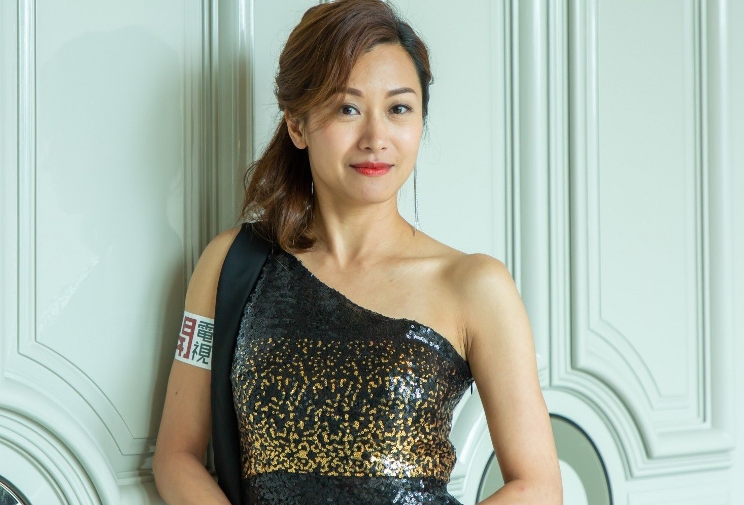 Nu nghe si lam canh tung quan sau khi bi TVB sa thai hinh anh