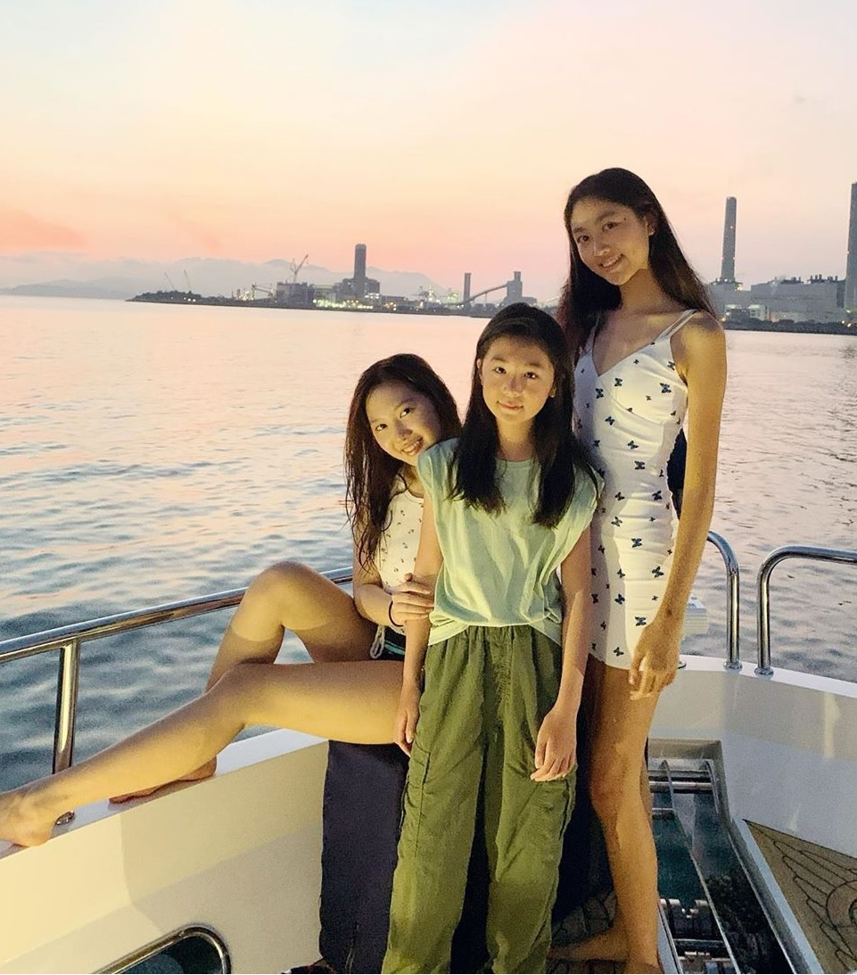 Con gai Chan Tu Dan va Nham Dat Hoa anh 1