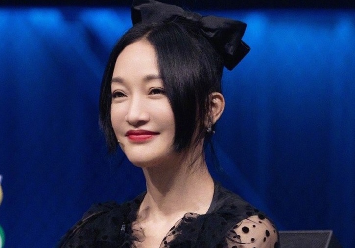 Chau Tan bi nghi phau thuat tham my hinh anh