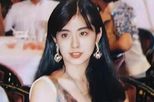 Vuong To Hien va ban trai hen ho o Canada hinh anh