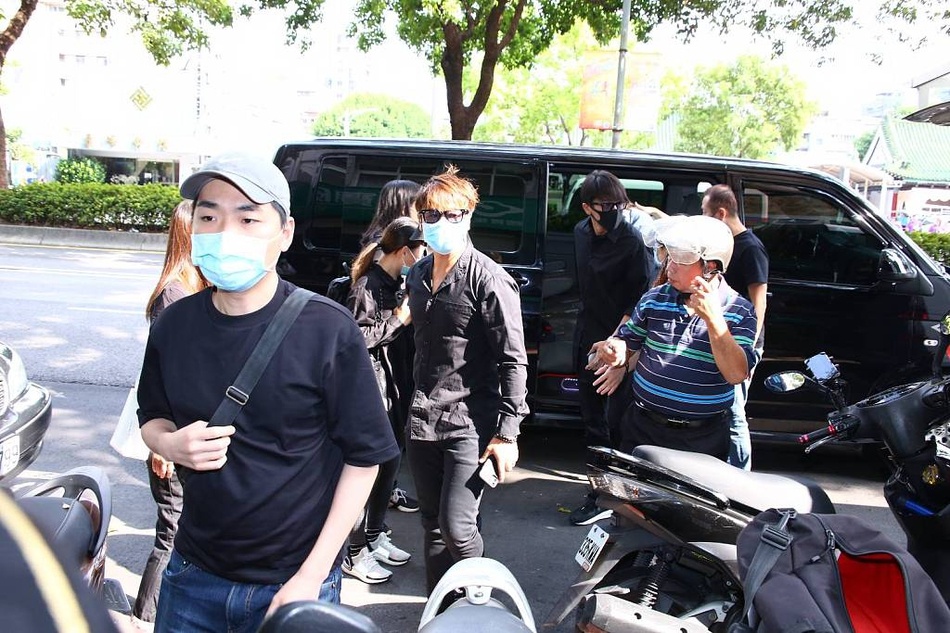 Le vieng Hoang Hong Thang anh 2