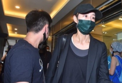 Gia Tinh Van va nhieu nghe si vieng Hoang Hong Thang hinh anh