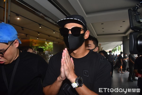 Le vieng Hoang Hong Thang anh 5