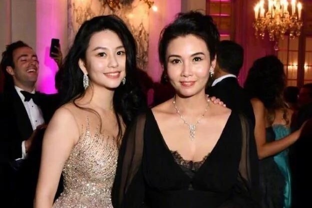 Con gai Khau Thuc Trinh bo y dinh gia nhap showbiz hinh anh