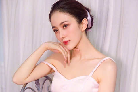 Trieu Anh Tu bi nghi che giau chuyen ket hon hinh anh